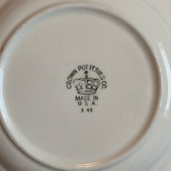 💝 Crown Potteries Co. Small 7-inch Vintage Plate with Rose Pattern - Picture 2 of 9